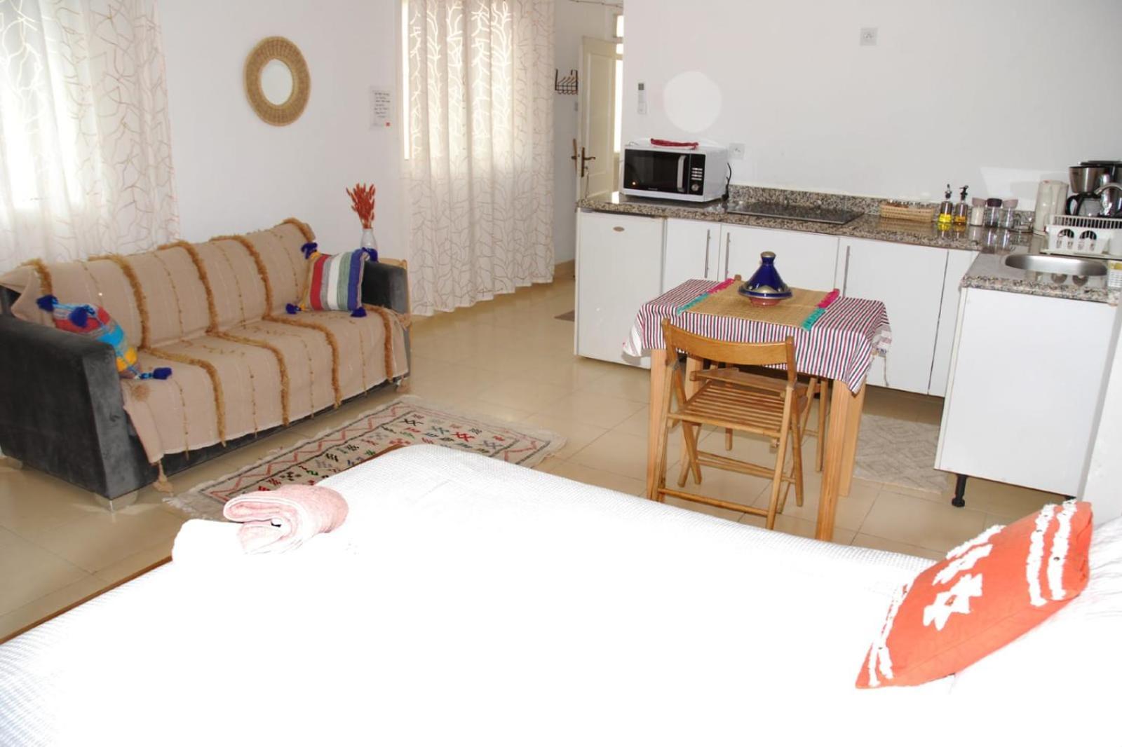 Studio Lumineux Avec Terrasse Tangier Exterior photo